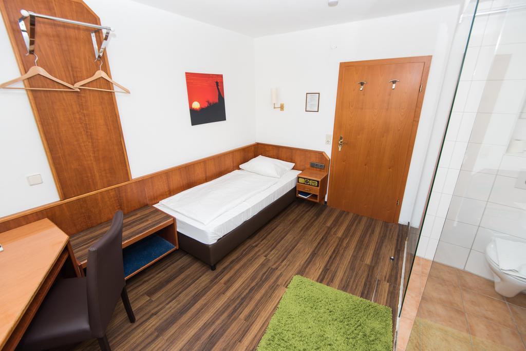 Hotel Am Friedensplatz Stuttgart Chambre photo