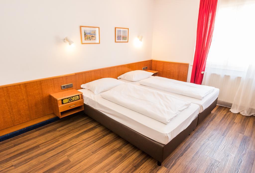 Hotel Am Friedensplatz Stuttgart Chambre photo