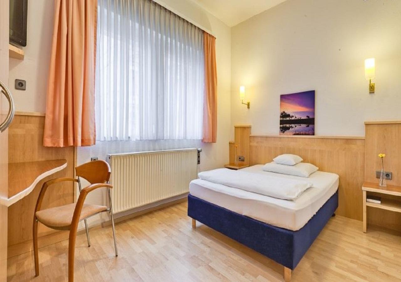 Hotel Am Friedensplatz Stuttgart Extérieur photo