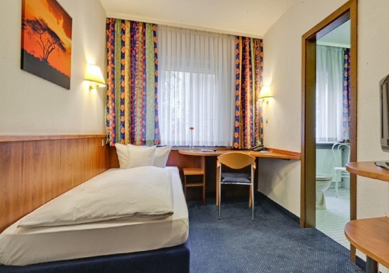 Hotel Am Friedensplatz Stuttgart Extérieur photo