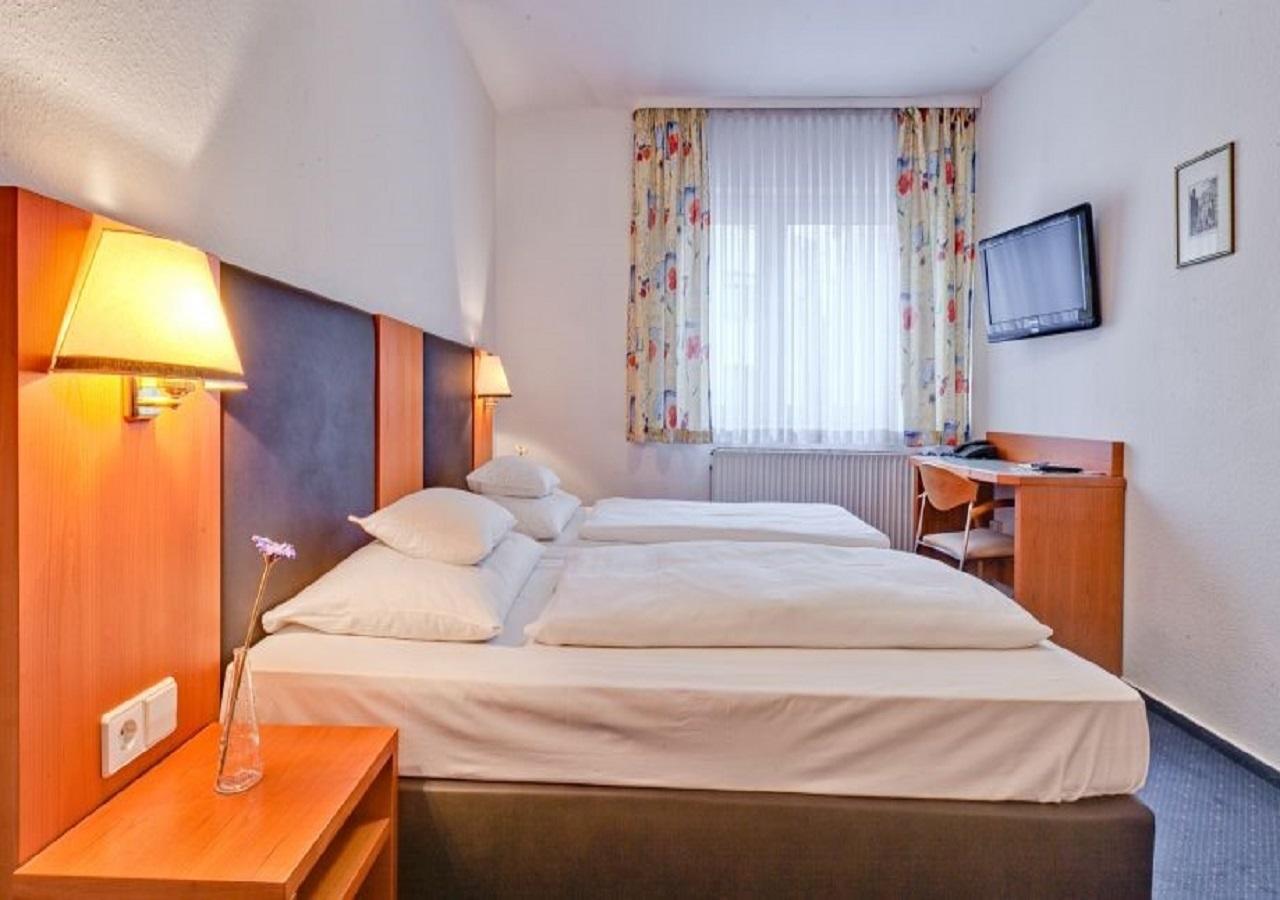 Hotel Am Friedensplatz Stuttgart Extérieur photo